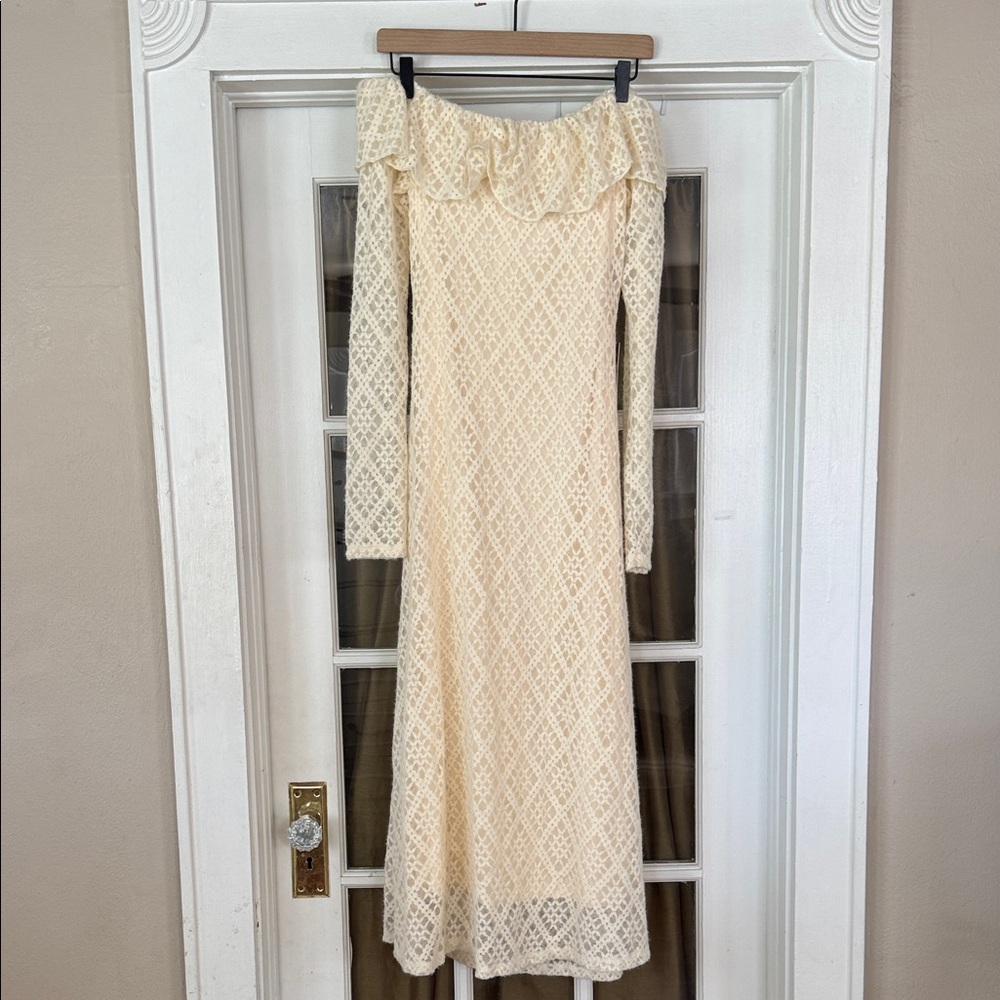 ASTR Dorian Off-Shoulder Ivory Lace Midi Dress - Picture 9 of 10